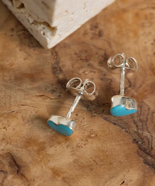 ear PAPILLONNER(イアパピヨネ)の「《スターリングシルバー使用》枠無しプチターコイズピアス(ピアス(両耳用)・レディース・ブルー系その他/ブルー系その他4/ブルー系その他2・FREE)」の6枚目の写真