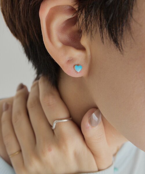 ear PAPILLONNER(イアパピヨネ)の「《スターリングシルバー使用》枠無しプチターコイズピアス(ピアス(両耳用)・レディース・ブルー系その他/ブルー系その他4/ブルー系その他2・FREE)」の7枚目の写真