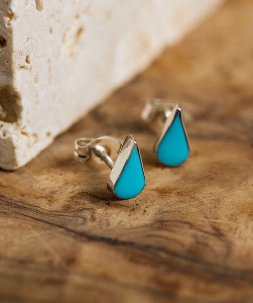 ear PAPILLONNER(イアパピヨネ)の「《スターリングシルバー使用》枠無しプチターコイズピアス(ピアス(両耳用)・レディース・ブルー系その他/ブルー系その他4/ブルー系その他2・FREE)」の9枚目の写真