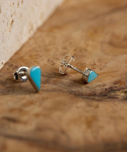 ear PAPILLONNER(イアパピヨネ)の「《スターリングシルバー使用》枠無しプチターコイズピアス(ピアス(両耳用)・レディース・ブルー系その他/ブルー系その他4/ブルー系その他2・FREE)」の10枚目の写真