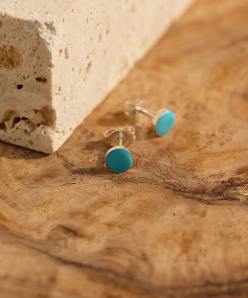 ear PAPILLONNER(イアパピヨネ)の「《スターリングシルバー使用》枠無しプチターコイズピアス(ピアス(両耳用)・レディース・ブルー系その他/ブルー系その他4/ブルー系その他2・FREE)」の12枚目の写真