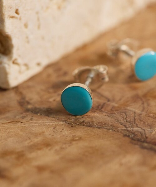 ear PAPILLONNER(イアパピヨネ)の「《スターリングシルバー使用》枠無しプチターコイズピアス(ピアス(両耳用)・レディース・ブルー系その他/ブルー系その他4/ブルー系その他2・FREE)」の13枚目の写真