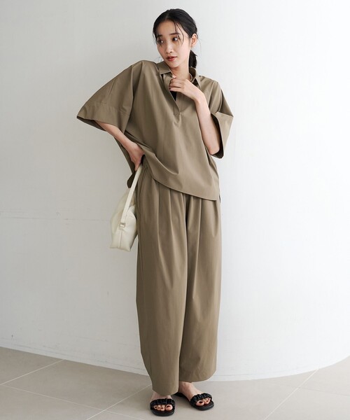 RONEL(ロネル)の「【RONEL/セットアイテム】(接触冷感/撥水/防シワ/2wayストレッチ)ドルマンブラウス タックイージーワイドパンツセット(サロペット/オーバーオール・レディース・ベージュ/ダークブラウン・L/M/S)」の4枚目の写真