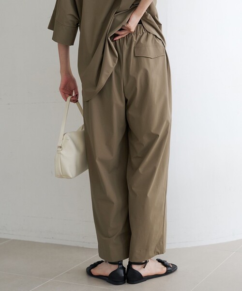 RONEL(ロネル)の「【RONEL/セットアイテム】(接触冷感/撥水/防シワ/2wayストレッチ)ドルマンブラウス タックイージーワイドパンツセット(サロペット/オーバーオール・レディース・ベージュ/ダークブラウン・L/M/S)」の9枚目の写真