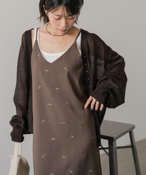 Bab(バブ)の「フラワー刺繍バックリボンキャミワンピース(ワンピース・レディース・グレー/ベージュ/ブラウン・M)」の22枚目の写真
