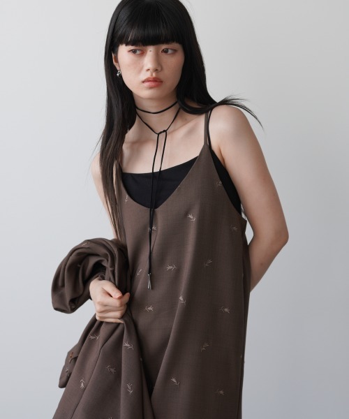 Bab(バブ)の「フラワー刺繍バックリボンキャミワンピース(ワンピース・レディース・グレー/ベージュ/ブラウン・M)」の16枚目の写真