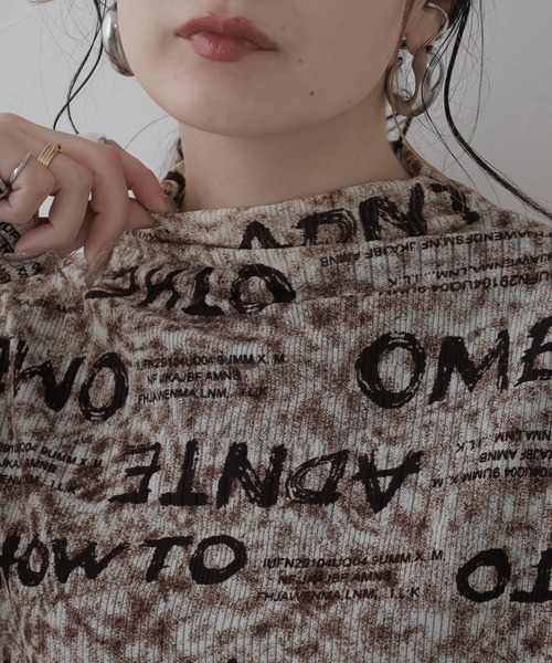 FUNALIVE(ファンアライブ)の「アルファベット英字柄モックネックカットソー 長袖(Tシャツ/カットソー・レディース・ベージュ・FREE)」の6枚目の写真