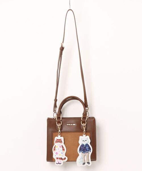 PAUL & JOE ACCESSOIRES(ポールアンドジョーアクセソワ)の「【PAUL & JOE ACCESSOIRES /ポール アンド ジョー アクセソワ 】 BAG WITH GIPSY&NOUNETTE CAHRM チャーム付きハンドバッグ(ハンドバッグ・レディース・ブラウン/ブラック・FREE)」の2枚目の写真