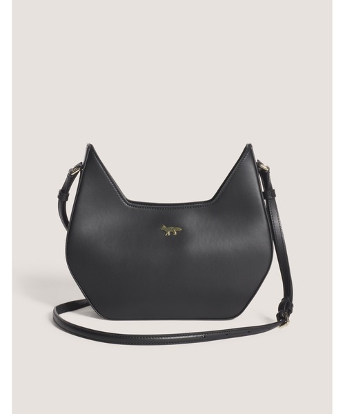 Maison Kitsune(メゾンキツネ)の「INARE BAG(ショルダーバッグ・メンズ・ライトベージュ/ブラック・U)」の2枚目の写真
