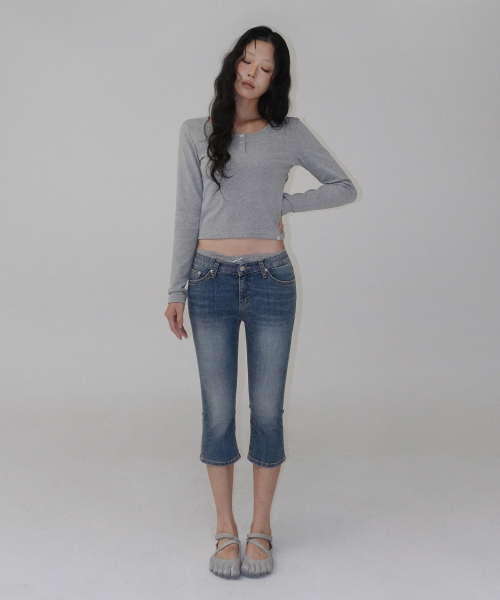 TWEE(トゥウィー)の「レオン ヘンリー Uネック長袖Tシャツ(Tシャツ/カットソー・レディース・チャコールグレー/ブラック/アイボリー・FREE)」の4枚目の写真