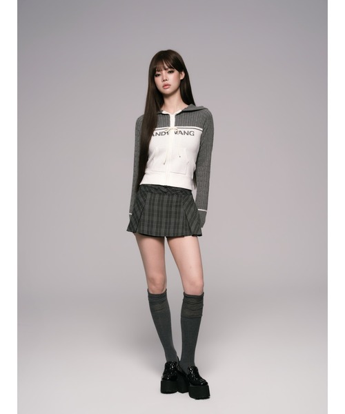 andwang(アンドワン)の「Varsity Pleated Mini Skirt(スカート・レディース・グレー/ダークグレー・MEDIUM/SMALL)」の14枚目の写真