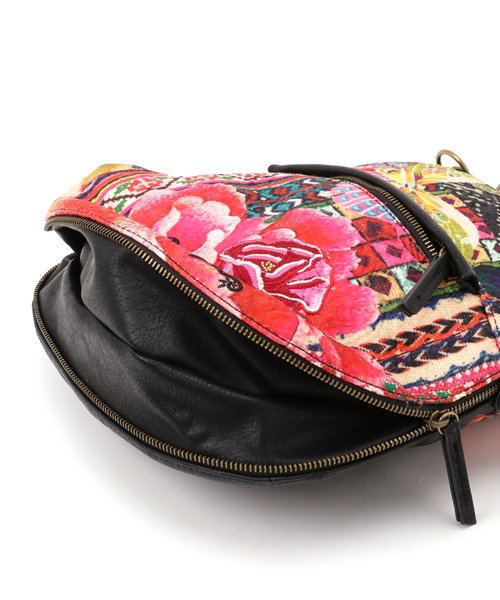 Desigual（デシグアル）の「「Desigual/デシグアル」バッグ（ショルダーバッグ・レディース・レッド系その他・ONE SIZE）」の6枚目の写真