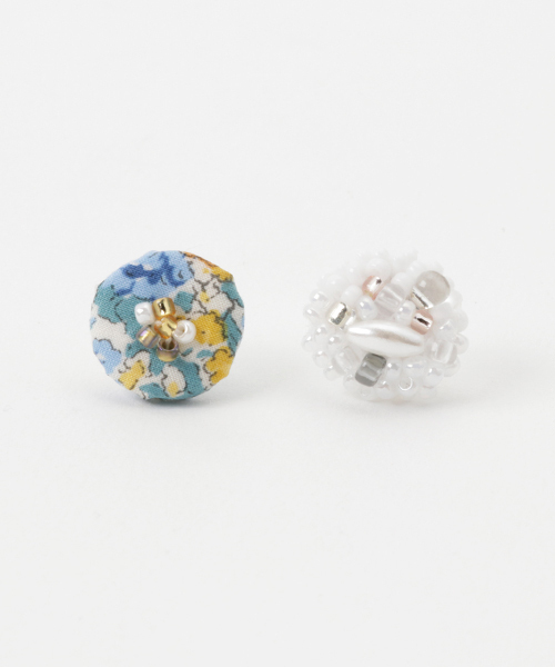TONE SELECT GOODS(トーンセレクトグッズ)の「【ouka no mori】Dancing flowerピアス(ピアス(両耳用)・レディース・ブルー/ピンク/レッド/レッド系その他/イエロー系その他/その他/マルチ・FREE)」の2枚目の写真