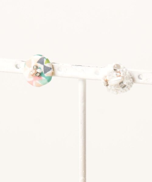 TONE SELECT GOODS(トーンセレクトグッズ)の「【ouka no mori】Dancing flowerピアス(ピアス(両耳用)・レディース・ブルー/ピンク/レッド/レッド系その他/イエロー系その他/その他/マルチ・FREE)」の6枚目の写真