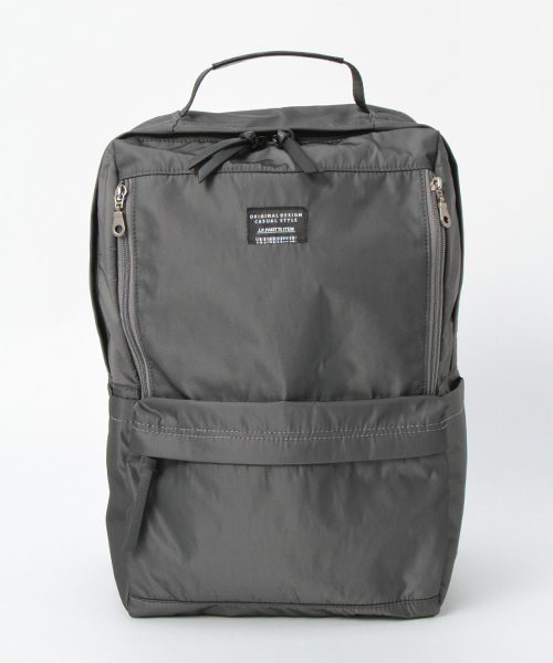 LBC（エルビーシー）の「縦ZIPベーシックバックパック（バックパック/リュック・レディース・グレー/ベージュ/ブラック・ONE SIZE）」の6枚目の写真