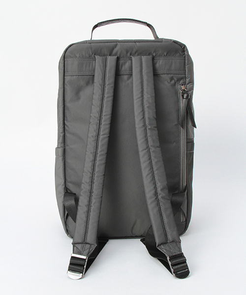 LBC（エルビーシー）の「縦ZIPベーシックバックパック（バックパック/リュック・レディース・グレー/ベージュ/ブラック・ONE SIZE）」の7枚目の写真