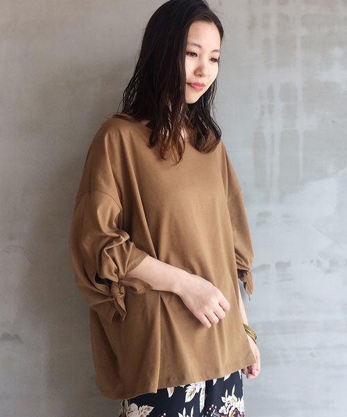 HELIOPOLE(エリオポール)の「袖コンシャスプルオーバー(Tシャツ/カットソー・レディース・ホワイト/キャメル/ブラック/ボルドー・38)」の12枚目の写真