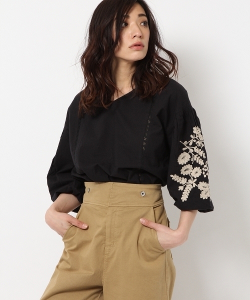 laboratory work（ラボラトリーワーク）の「チェーン刺繍ブラウス（シャツ/ブラウス・レディース・オフホワイト/ブラック/ベージュ・MEDIUM）」の3枚目の写真