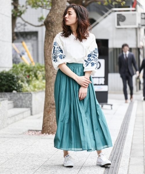 laboratory work（ラボラトリーワーク）の「チェーン刺繍ブラウス（シャツ/ブラウス・レディース・オフホワイト/ブラック/ベージュ・MEDIUM）」の11枚目の写真