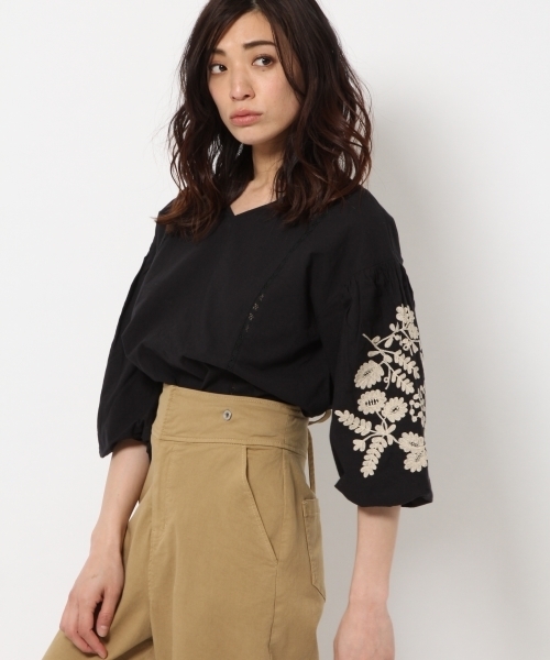 laboratory work（ラボラトリーワーク）の「チェーン刺繍ブラウス（シャツ/ブラウス・レディース・オフホワイト/ブラック/ベージュ・MEDIUM）」の15枚目の写真