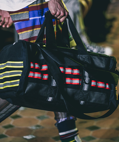 WHITE MOUNTAINEERING(ホワイトマウンテニアリング)の「【WHITE MOUNTAINEERING COLLABO】READER ダッフルバッグ(ボストンバッグ)」|ネイビー