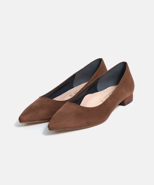 MAMIAN（マミアン）の「iCoN COLORS / ポインテッドトゥ スエード フラットパンプス（パンプス・レディース・ブラック/ライトベージュ/ライトピンク/ブルー/レオパード/ブルー系その他/ダークブラウン/グレイッシュベージュ/ボルドー/ベージュ系その他/ピンク/モカ/グレー/チャコールグレー・22.5cm/23.0cm/23.5cm/24.0cm/24.5cm/25.0cm）」の4枚目の写真