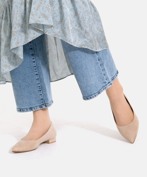 MAMIAN（マミアン）の「iCoN COLORS / ポインテッドトゥ スエード フラットパンプス（パンプス・レディース・ブラック/ライトベージュ/ライトピンク/ブルー/レオパード/ブルー系その他/ダークブラウン/グレイッシュベージュ/ボルドー/ベージュ系その他/ピンク/モカ/グレー/チャコールグレー・22.5cm/23.0cm/23.5cm/24.0cm/24.5cm/25.0cm）」の7枚目の写真