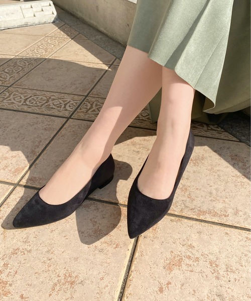 MAMIAN（マミアン）の「iCoN COLORS / ポインテッドトゥ スエード フラットパンプス（パンプス・レディース・ブラック/ライトベージュ/ライトピンク/ブルー/レオパード/ブルー系その他/ダークブラウン/グレイッシュベージュ/ボルドー/ベージュ系その他/ピンク/モカ/グレー/チャコールグレー・22.5cm/23.0cm/23.5cm/24.0cm/24.5cm/25.0cm）」の21枚目の写真