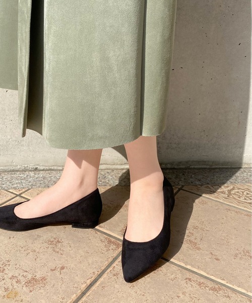 MAMIAN（マミアン）の「iCoN COLORS / ポインテッドトゥ スエード フラットパンプス（パンプス・レディース・ブラック/ライトベージュ/ライトピンク/ブルー/レオパード/ブルー系その他/ダークブラウン/グレイッシュベージュ/ボルドー/ベージュ系その他/ピンク/モカ/グレー/チャコールグレー・22.5cm/23.0cm/23.5cm/24.0cm/24.5cm/25.0cm）」の22枚目の写真