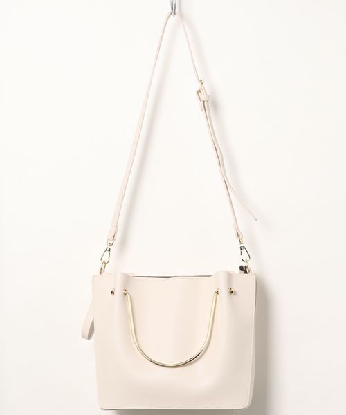 A part by（アパートバイ）の「メタルハンドルバッグ 829541（ショルダーバッグ・レディース・アイボリー/ブラック/ベージュ/オフホワイト/ナチュラル・FREE）」の4枚目の写真