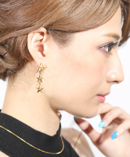 blackdia by 7JEWELRY(ブラックダイヤバイセブンジュエリー)の「blackdia by 7JEWELRY 24KGP 3連スターピアス(ピアス(片耳用)・メンズ・ゴールド・FREE)」の3枚目の写真