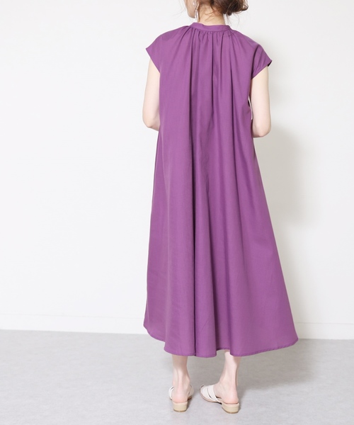 reca(レカ)の「フロントボタンギャザーボリュームワンピース(ワンピース・レディース・ホワイト/ブラック/ベージュ/パープル・M)」の4枚目の写真