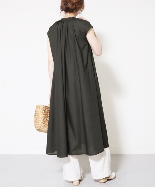 reca(レカ)の「フロントボタンギャザーボリュームワンピース(ワンピース・レディース・ホワイト/ブラック/ベージュ/パープル・M)」の20枚目の写真