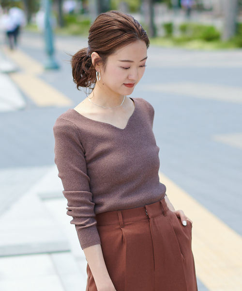 DouDou（ドゥドゥ）の「ゆるVプルオーバー（ニット/セーター・レディース・オフホワイト/ブラック/ダークブラウン/グレイッシュベージュ/ブラウン系その他/ブルー・FREE）」の4枚目の写真