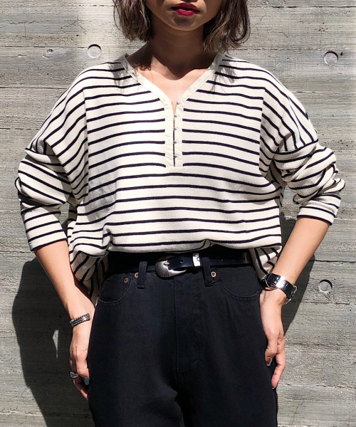 PAGEBOY（ページボーイ）の「ホックヘンリーネックプルオーバー（Tシャツ/カットソー・レディース・オフホワイト/ブラック/ブラック系その他/ベージュ・FREE）」の4枚目の写真