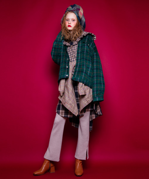 Candy Stripper（キャンディストリッパー）の「RIB FIT FLARE パンツ（その他パンツ・レディース・ブラック/ベージュ/ヘザーグレー・2）」の4枚目の写真