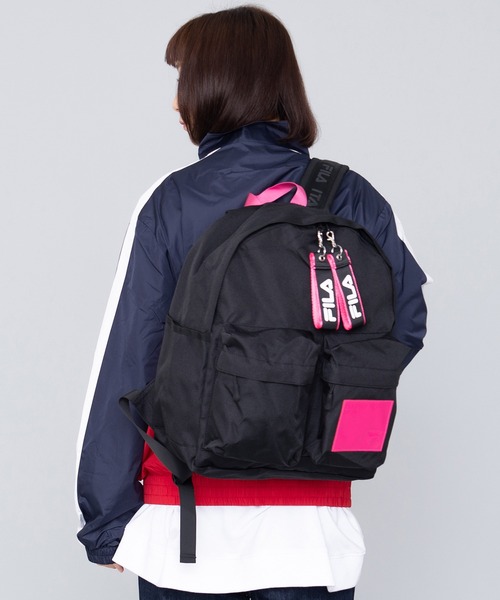 FILA(フィラ)の「FILA/フィラ ブランド ロゴ ワッペン ダブルポケット リュックサック バックパック 20L(バックパック/リュック・レディース・ブラック×ホワイト/ブラック×イエロー/ブラック×ピンク/トリコロール・FREE)」の12枚目の写真