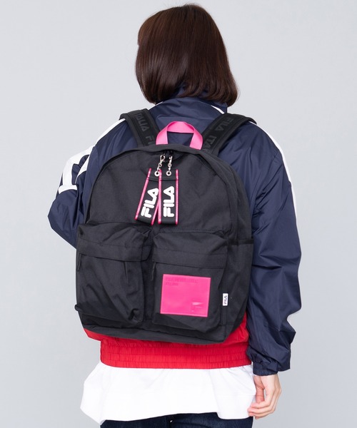 FILA(フィラ)の「FILA/フィラ ブランド ロゴ ワッペン ダブルポケット リュックサック バックパック 20L(バックパック/リュック・レディース・ブラック×ホワイト/ブラック×イエロー/ブラック×ピンク/トリコロール・FREE)」の6枚目の写真