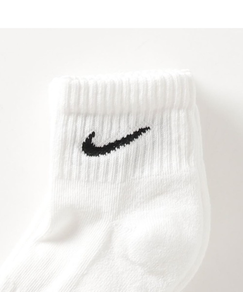 NIKE(ナイキ)の「NIKE/ナイキ ソックス エブリデイ クッションド クォーター3足セット SX7667-100(ソックス/靴下・メンズ・ホワイト・23-25cm/25-27CM)」の3枚目の写真