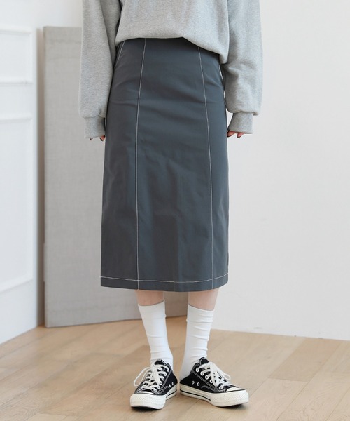 by muni:r(バイ ムニール)の「配色ステッチポイント Hラインスカート(スカート・レディース・グレー/アイボリー・SMALL/MEDIUM)」の2枚目の写真