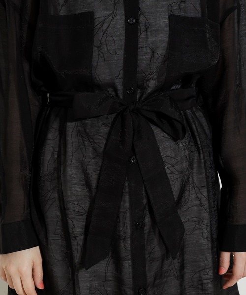 natural couture（ナチュラルクチュール）の「ウエストベルト付シースルーロングシャツ（シャツ/ブラウス・レディース・ブラック/ベージュ/オフホワイト・FREE）」の12枚目の写真