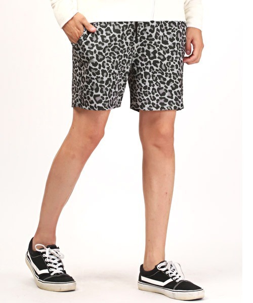 LUXSTYLE（ラグスタイル）の「ショートパンツ　膝上丈（その他パンツ・メンズ・ブラック/ピンク/イエロー/杢グレー/ライトグリーン/オレンジ/ホワイト系その他/ベージュ系その他/グレー系その他/ブラック系その他/ブラック系その他2/チャコールグレー/ブラック系その他3/ネイビー系/ロイヤルブルー/グリーン系その他/ホワイト/ウッドランド/グレー系その他2・M/L/XL）」の9枚目の写真