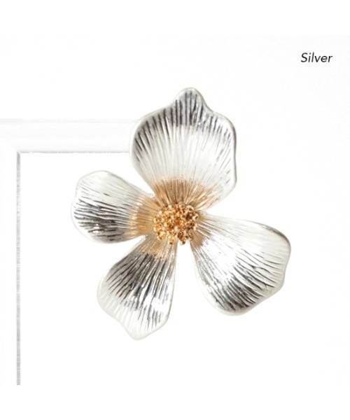 FUA Flower petal 片耳ピアス　ivory color FUA Flower petal 片耳ピアス ivory color