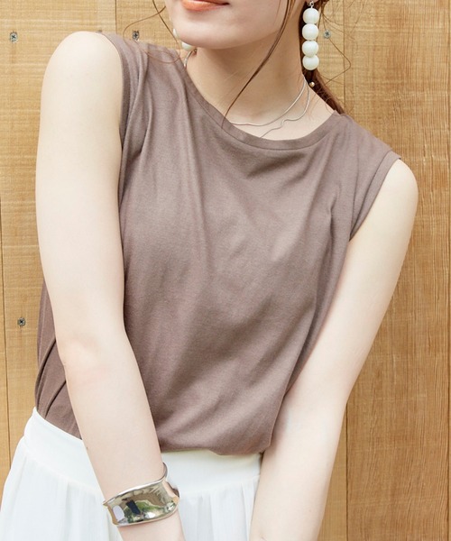 VANNIE U(ヴァニーユー)の「バックリボンノースリーブTee(Tシャツ/カットソー・レディース・ブラック/ライトグリーン/ブラウン/ベージュ・FREE)」の4枚目の写真