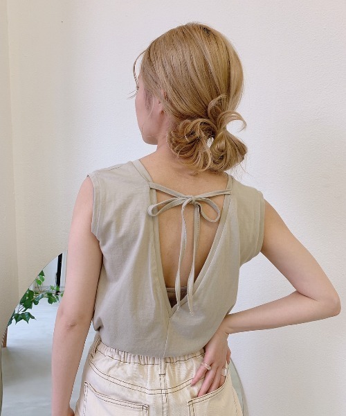 VANNIE U(ヴァニーユー)の「バックリボンノースリーブTee(Tシャツ/カットソー・レディース・ブラック/ライトグリーン/ブラウン/ベージュ・FREE)」の12枚目の写真