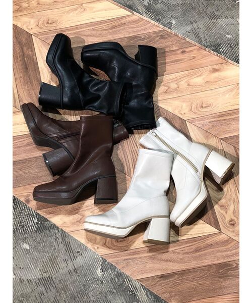 MURUA(ムルーア)の「チャンキーストレッチブーツ(ブーツ・レディース・ブラック/ブラウン/アイボリー・35/36/37)」の4枚目の写真
