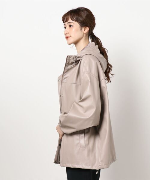 PICCIN(ピッチン)の「フェイクレザーフードブルゾン(ブルゾン・レディース・ベージュ/オフホワイト/サックスブルー・M/L)」の8枚目の写真