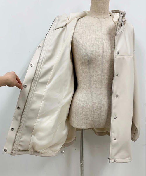 PICCIN(ピッチン)の「フェイクレザーフードブルゾン(ブルゾン・レディース・ベージュ/オフホワイト/サックスブルー・M/L)」の17枚目の写真