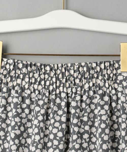 BEAUTY&YOUTH UNITED ARROWS（ビューティーアンドユースユナイテッドアローズ）の「BY フラワープリントハイウエストIラインマキシスカート（スカート・レディース・ダークグリーン/ブラック・SMALL/MEDIUM）」の11枚目の写真