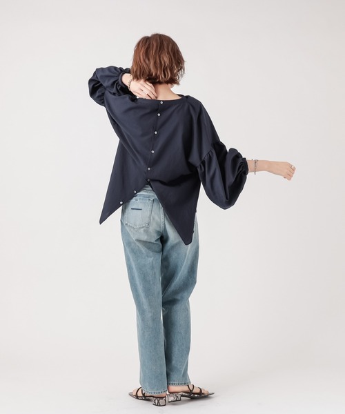 RIVE DROITE（リヴドロワ）の「ドレープネックボリュームブラウス（シャツ/ブラウス・レディース・ネイビー/オフホワイト・FREE）」の13枚目の写真